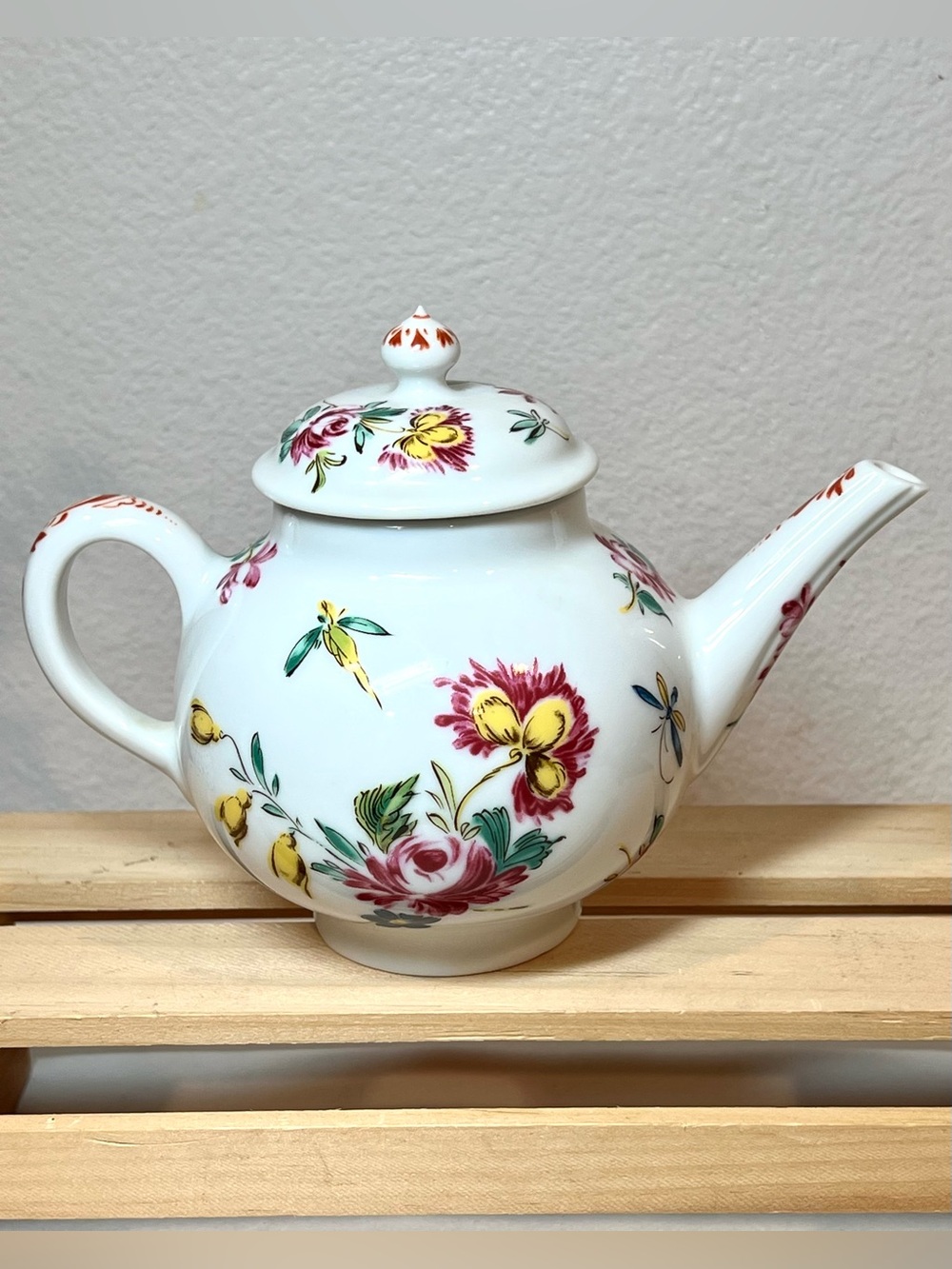 Franklin Mint 1985 “Bow” Victoria and Albert Museum Teapot | Small | EUC